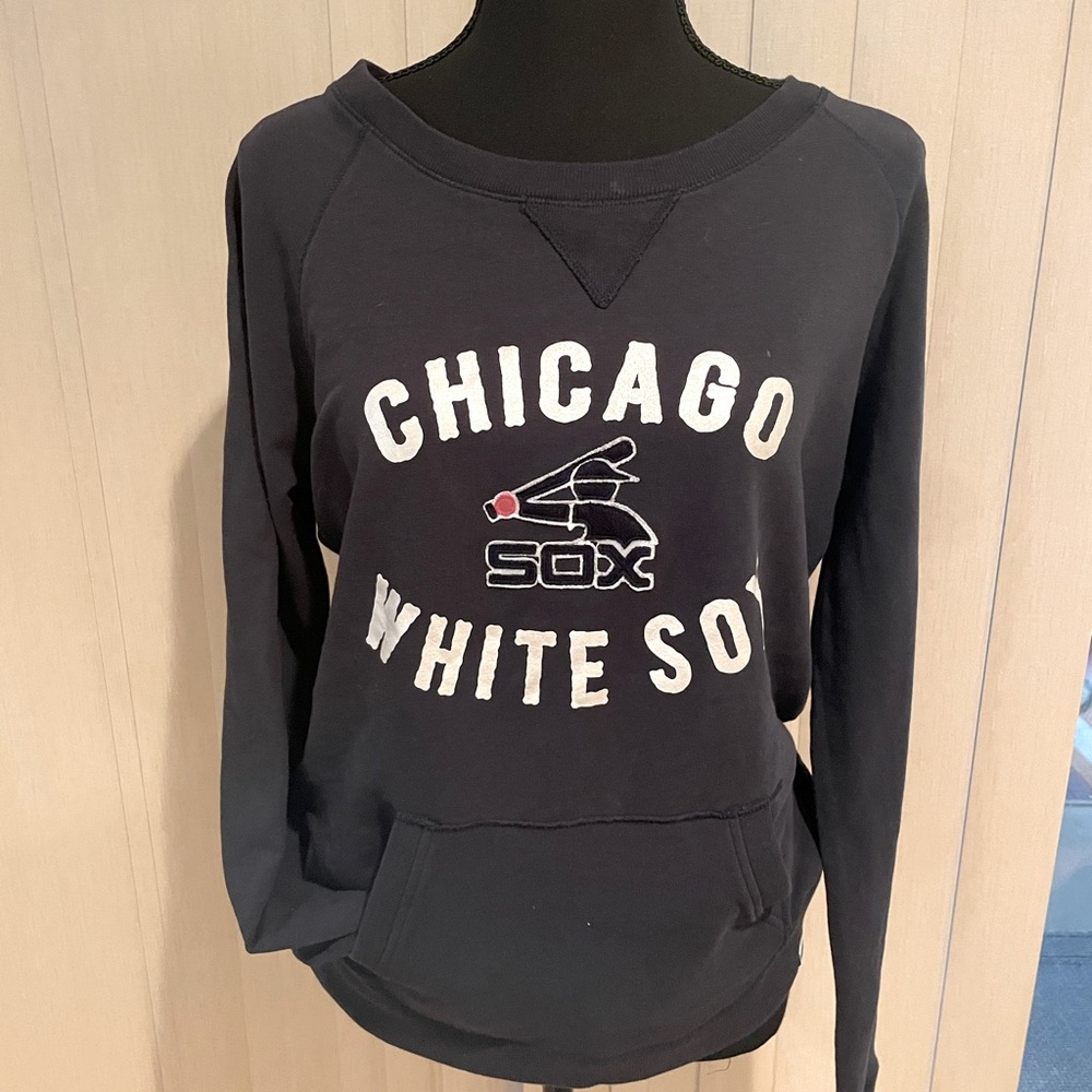 LIKE NEW women’s White Sox Crew Neck Sweatshirt